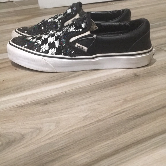 Vans - Picture 2 of 5